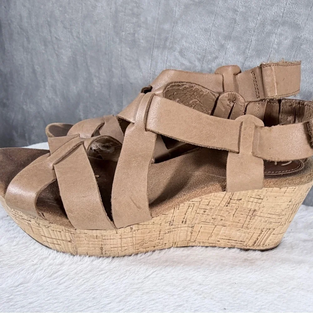 Clarks Collection Tan Cork Wedge Strappy Sandals Size 9 M with some peeling